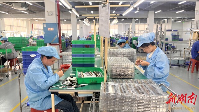企业用小小化妆刷“破圈” 湖南日报pg电